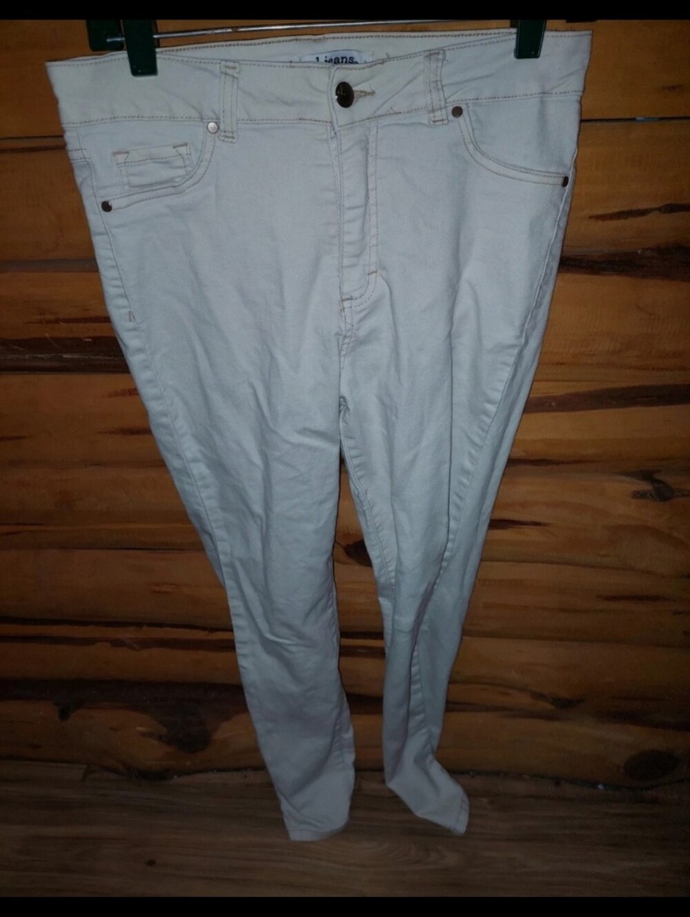(6) d. Jeans